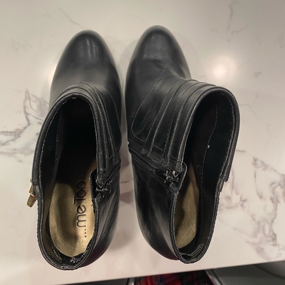 Me Too Black Leather Ankle Booties - Picture 4 of 6